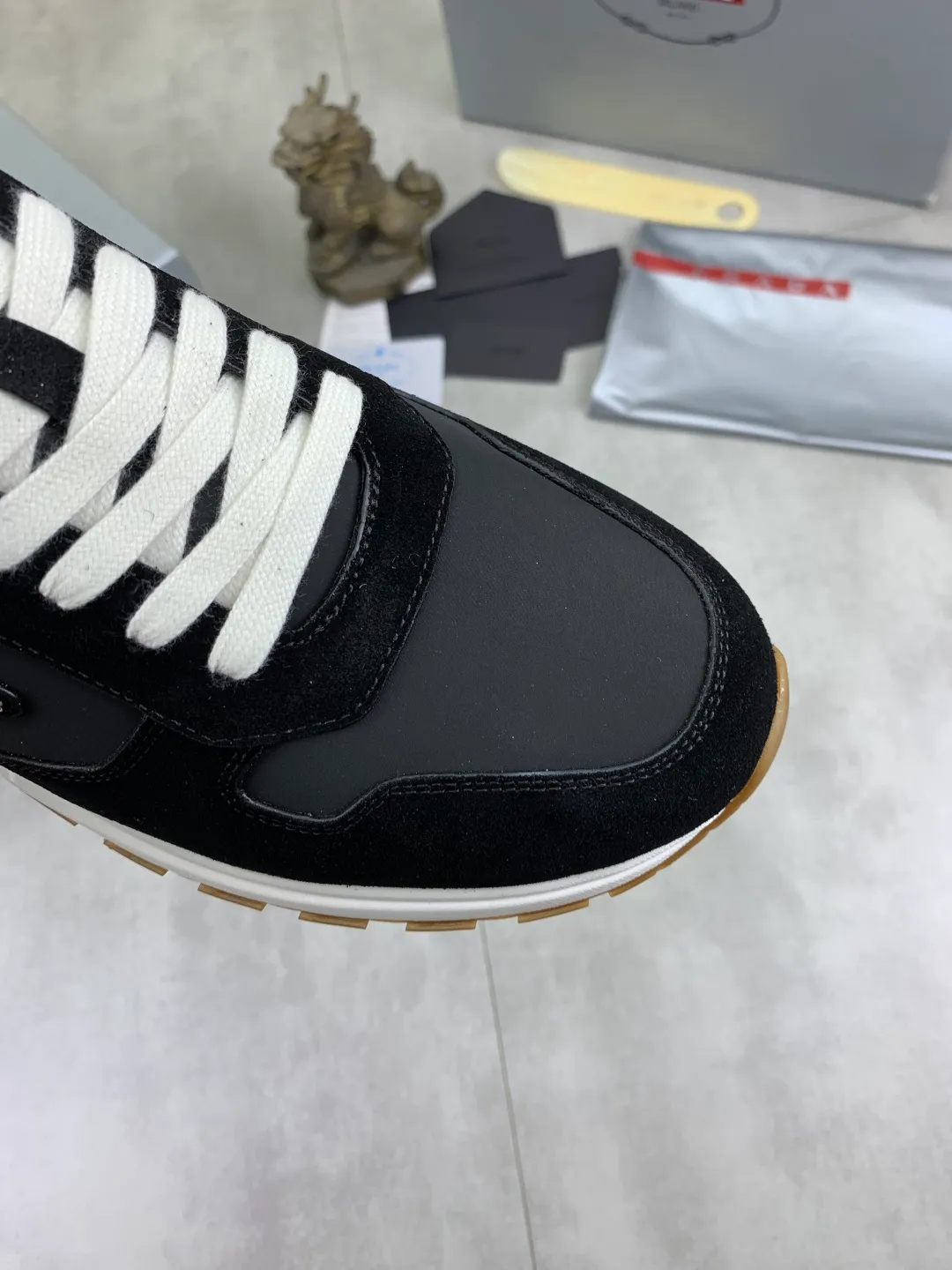 Men's shoes 💰P580💰 [New style] High version official website popular models are on the market, 🆘 The trendy brand (Prada) mainly promotes popular models, avant-garde and versatile fashionable men's shoes private version mold opening, cowhide surface splicing 1:1 replica... Fashion is simple, original imported cowhide and lining cowhide feet; the atmosphere and personality are more fashionable, eye-catching and pursuing class. It will subvert the old idea and be with you to spend time with you. A must-have for fashionistas! Must keep for yourself ! High-end comfort, high-end quality workmanship. Size: 38-45; multiple colors available.
